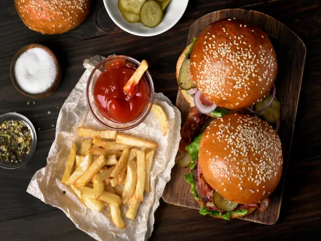 Kapalı Burger'nin yemek ve ambiyans fotoğrafları 1