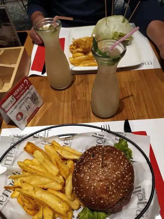 Mengoli Burgers Steak Fries'nin yemek ve ambiyans fotoğrafları 45