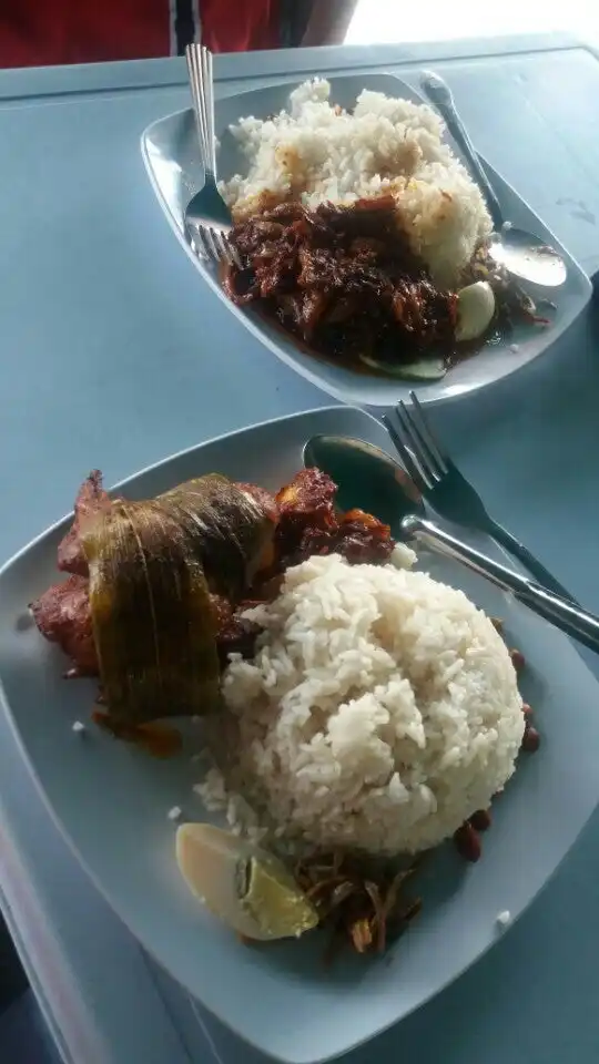 Nasi Lemak Ayam Pandan Food Photo 11