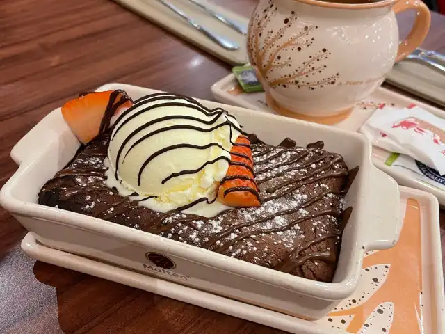 Molten Chocolate Café Food Photo 7