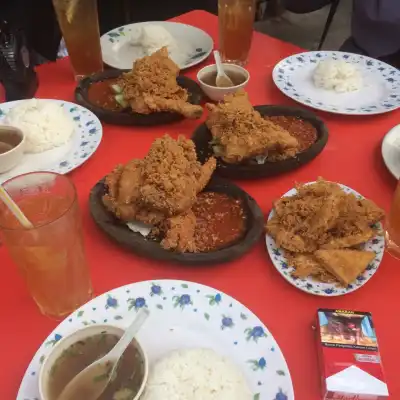 Ayam Penyet Godang The Best