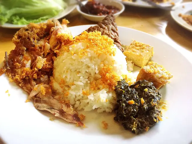 Gambar Makanan Ayam Goreng Ny.Suharti 16