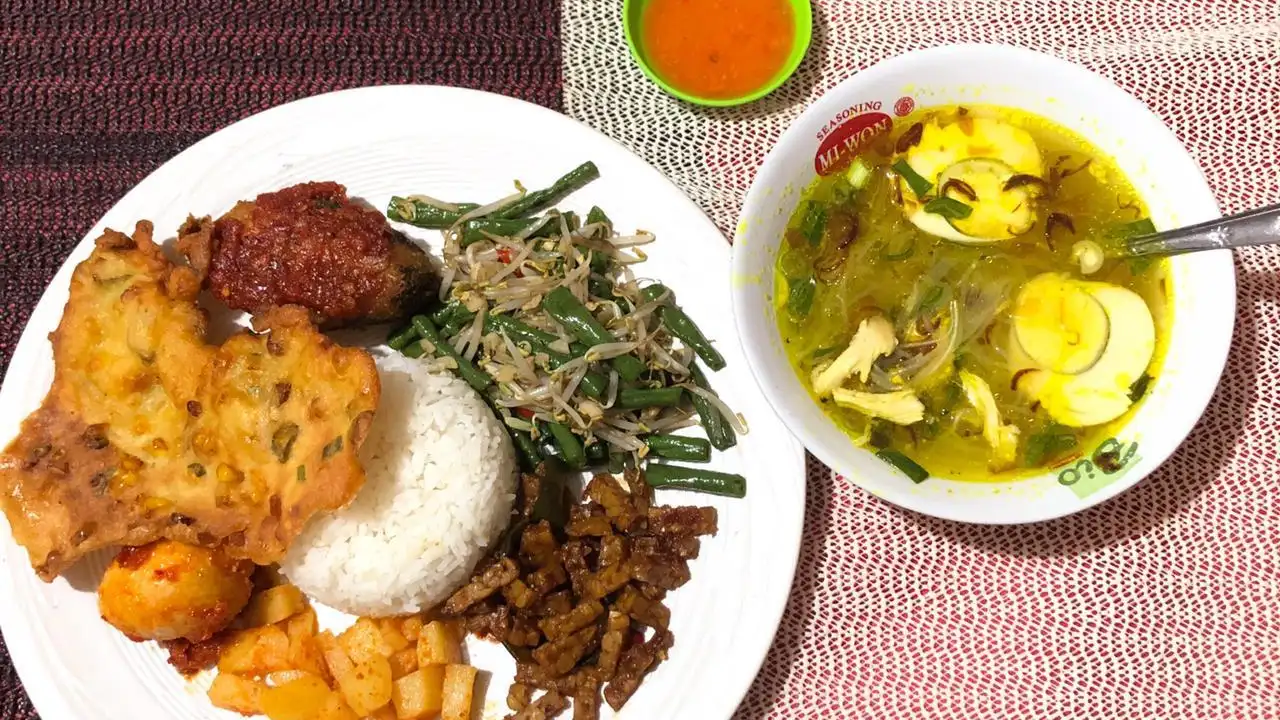 Nasi Rames dan Soto Ayam Bu Dewi, Sawah Besar