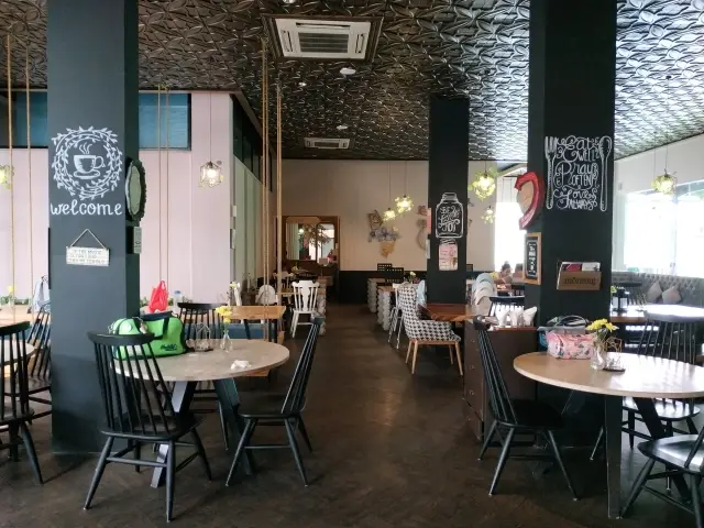 Gambar Makanan FIFI Coffee Bar & Bistro 7