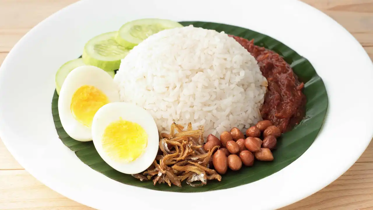 Nasi lemak ayam pandan