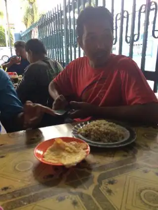 Warung Edah dan Keluarga