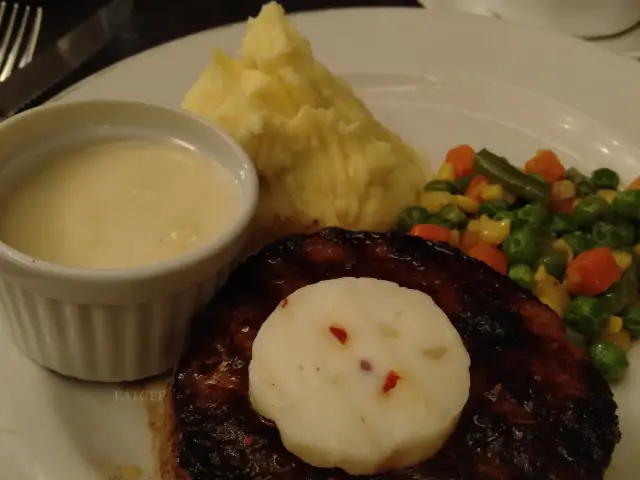 Gambar Makanan Steak and Satay - Hotel Paragon 5