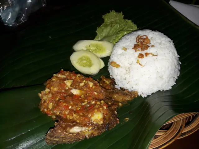 Gambar Makanan Ayam Monyet (Ayam Monya Dipenyet) 2