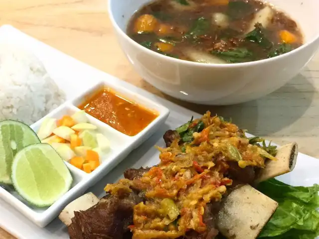 Sop Buntut Ibu Henny