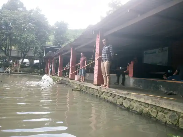 Gambar Makanan Lesehan & Kolam Pancing Agung Pacet 14