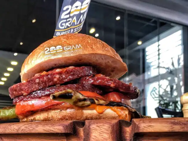 Burger & Sausage 200 Gram'nin yemek ve ambiyans fotoğrafları 14