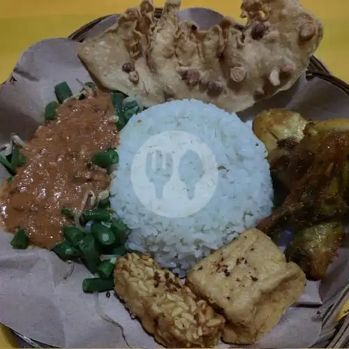 Gambar Makanan Nasi Pecel dan Nasi Campur Tepi Sungai, Denpasar 3