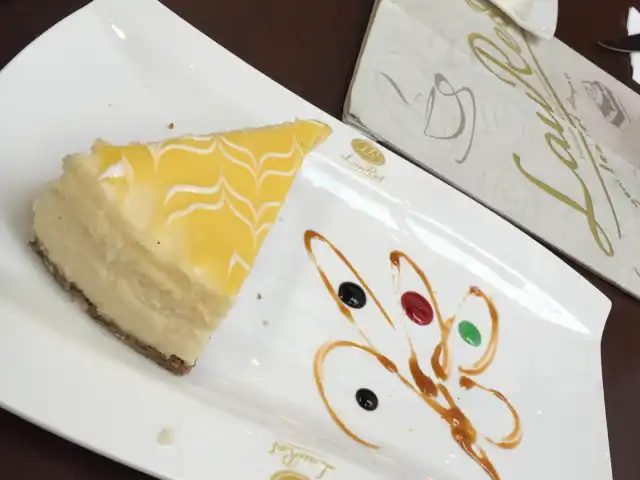 LauRes Patisserie Cafe'nin yemek ve ambiyans fotoğrafları 17