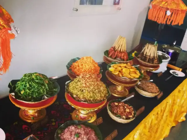 Gambar Makanan Bongkot Nasi campur Bali 1