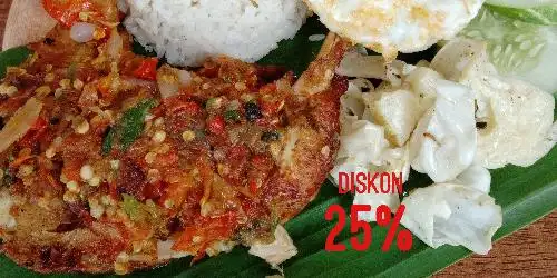 Ayam Penyet Sambel Hejo Sambel Dadak, Kalibata