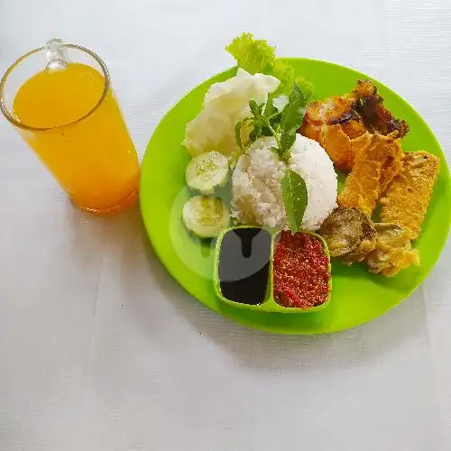 Gambar Makanan Ayam Penyet Borobudur, Medan Petisah 6