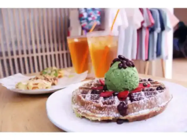 Gambar Makanan Brown Fox Waffle & Coffee 8