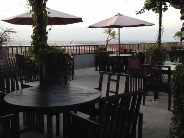 Gambar Makanan Sky Terrace - Swiss-Belhotel Bay View 3