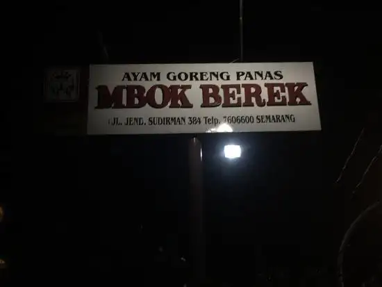 Gambar Makanan Ayam Goreng Panas Mbok Berek 14