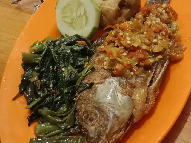 Gambar Makanan Ayam Goreng Nelongso 10