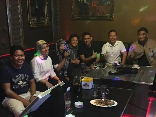 Gambar Makanan Ahmad Dhani's Masterpiece Family Karaoke 1