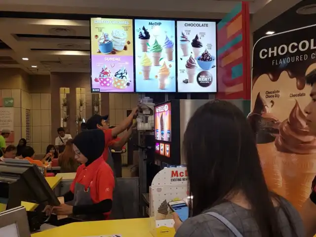 McDonald's Ice Cream Counter Food Photo 3