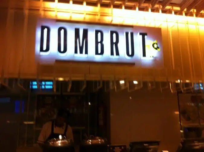 Dombrut Cafe