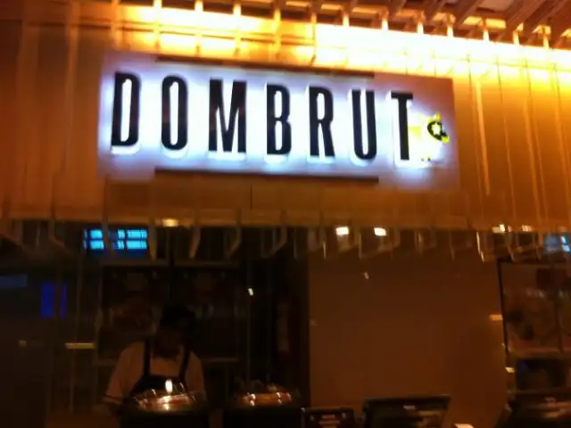 Dombrut Cafe