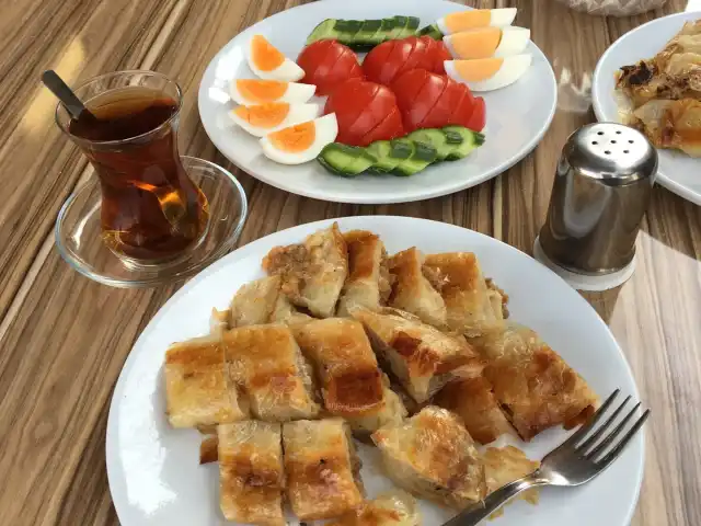 Etiler İzmir Boyoz Fırını'nin yemek ve ambiyans fotoğrafları 2