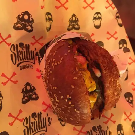 Skully's Burgers'nin yemek ve ambiyans fotoğrafları 12