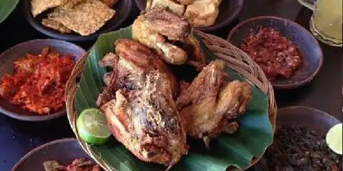 Pecel Lele dan Ayam Dower, Bekasi Barat