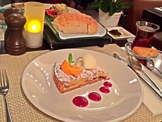 Divan Patisserie & Cafe - Wyndham Grand İstanbul Kalamış Marina Hotel'nin yemek ve ambiyans fotoğrafları 13