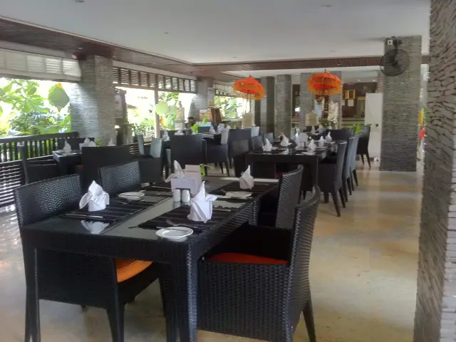 Gambar Makanan Adhiyoga Restaurant & Bar - The Lokha Legian Resort & Spa 3