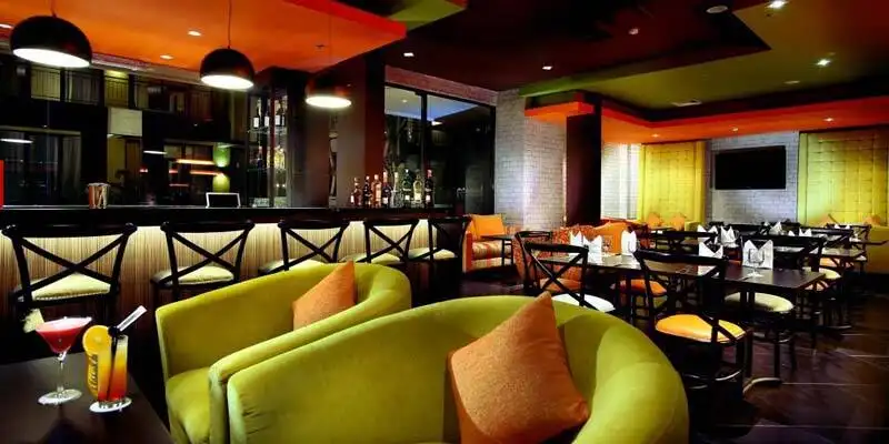 Gambar Makanan Orange Lounge & Bar - 100 Sunset Hotel 2