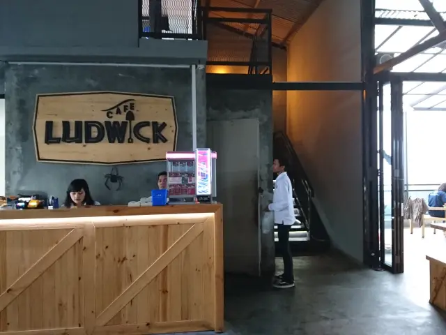 Gambar Makanan Ludwick Cafe 18