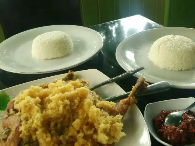 Gambar Makanan Ayam Goreng Mbok Berek Ny. Astuti 18