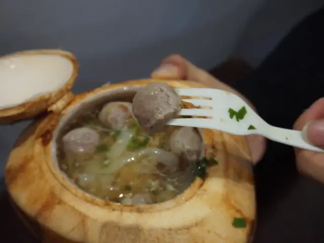 Gambar Makanan Bakso Kelapa Bu Gendut 9