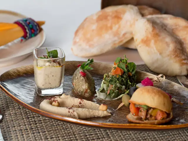 Gambar Makanan Al Nafoura - Le Meridien Hotel 11