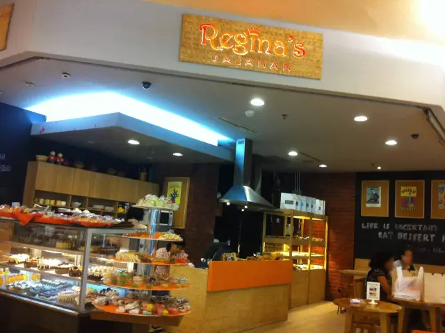 Gambar Makanan Regina's Bakery 5