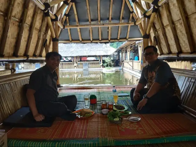 Gambar Makanan Saung Ikan Bakar Abah Jatiasih 3