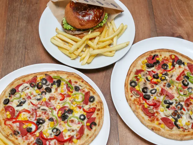 Mozzarella Pizza'nin yemek ve ambiyans fotoğrafları 1