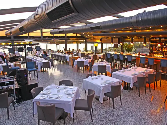 Ouzo Roof Restaurant - Wyndham Grand İstanbul Kalamış Marina Hotel'nin yemek ve ambiyans fotoğrafları 10