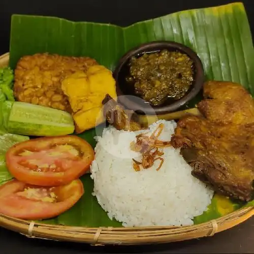 Gambar Makanan Ayam Penyet Sambel Tumpah Yu' Yatmi 2