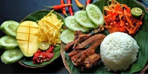 Warung Nasi Bu Emy, Pucangan