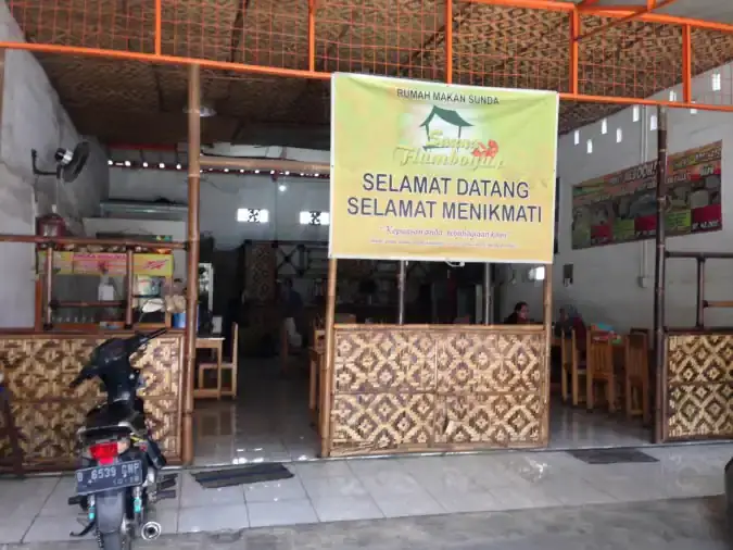 Saung Flamboyan