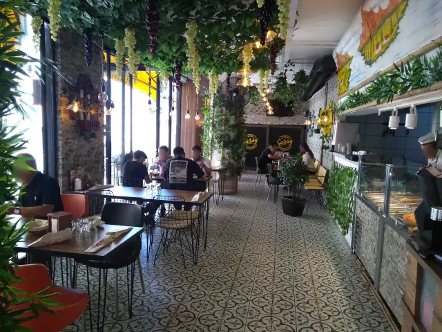 Mari Cafe and Restaurant'nin yemek ve ambiyans fotoğrafları 41