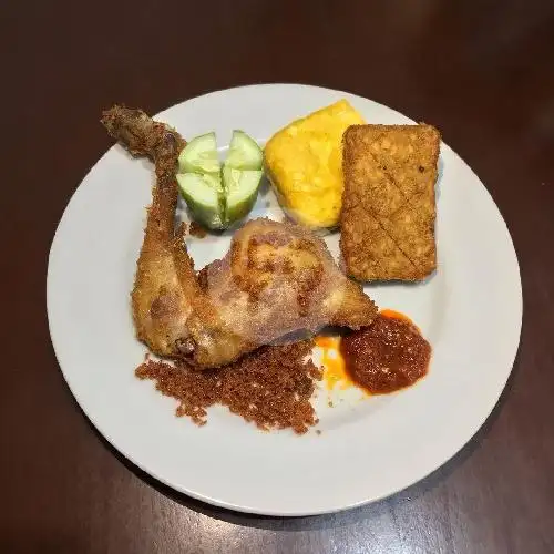 Gambar Makanan Ayam Goreng Pejantan Momski Yuga, Gang Sukaresik 3 (Gang Pojok) 4