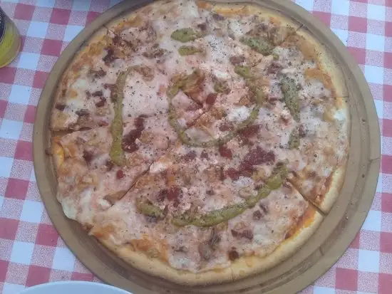E la Pizza & Bistro'nin yemek ve ambiyans fotoğrafları 4