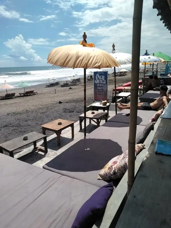 Aksata Beach Resto and Bar