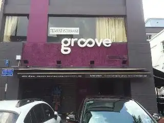 Groove the Disco